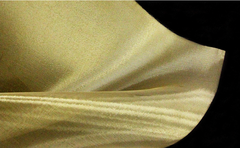 蒸着加工されたメッシュの写真