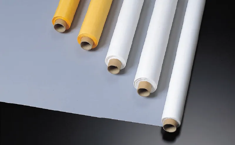 Five rolls of mesh cloth are lined up and the mesh is pulled out a little.