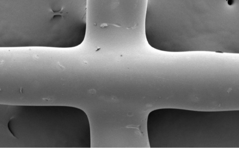 融着メッシュのSEM写真。交点が留まっている様子。