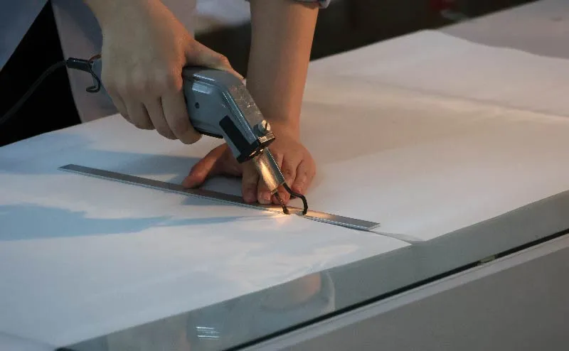 ヒートカットの作業の様子
