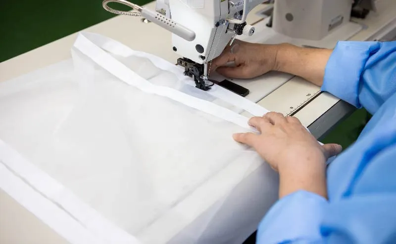縫製加工の作業の様子
